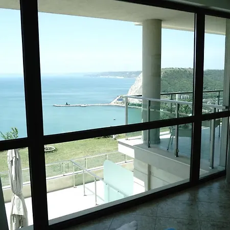 Ξενοδοχείο με διαμερίσματα Calithea Complex 4*