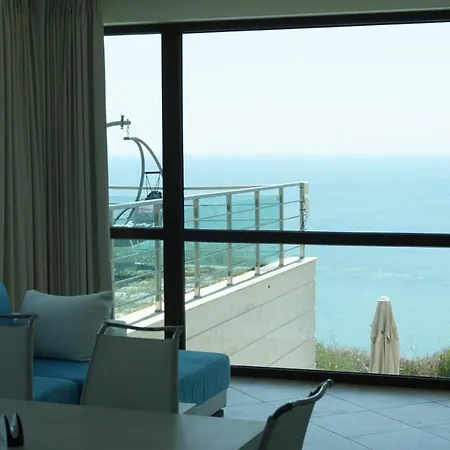 Ξενοδοχείο με διαμερίσματα Calithea Complex 4*