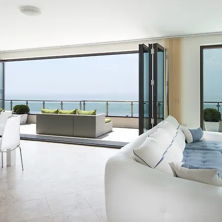 Ξενοδοχείο με διαμερίσματα Calithea Complex 4*