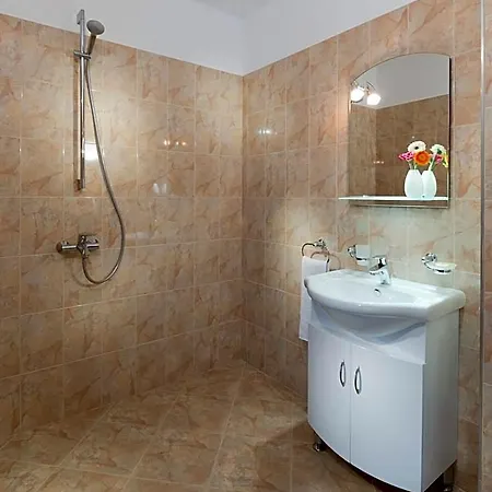 Ξενοδοχείο με διαμερίσματα Calithea Complex 4*